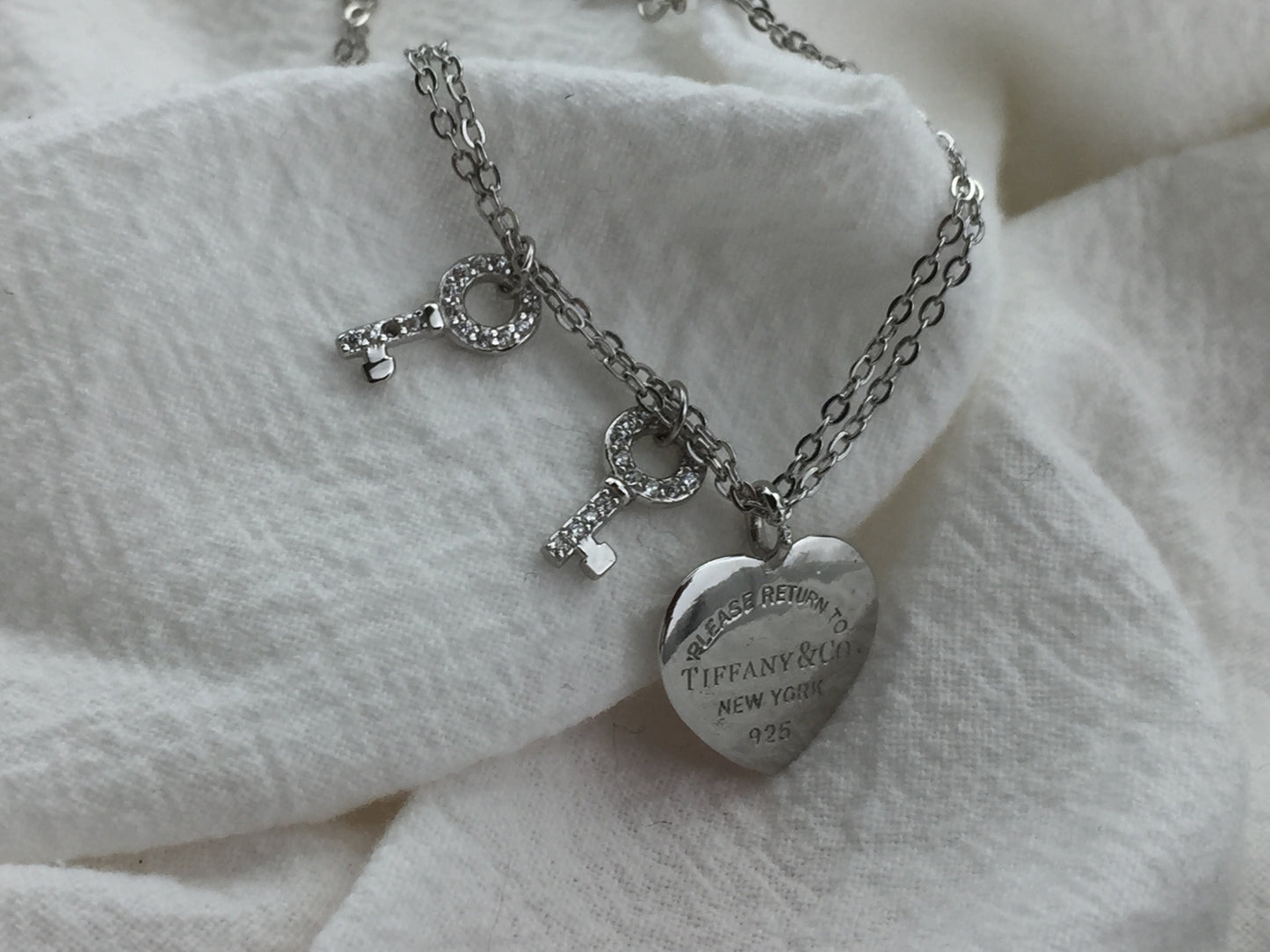 Pulseira de Chave com Coração Brilhante